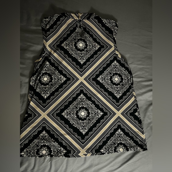 Tommy Geometric Black and Cream Sleeveless Blouse - Picture 6 of 6